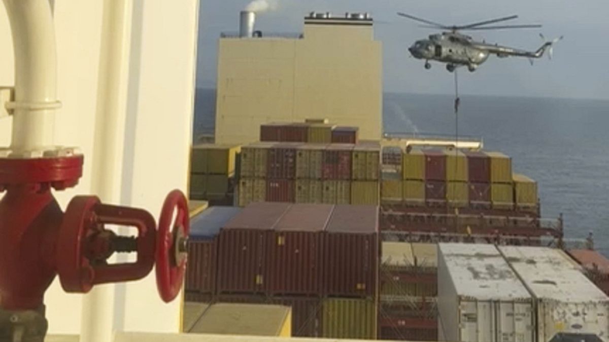 İran, Basra Körfezi'nde 'İsrail bağlantılı' bir kargo gemisine el koydu