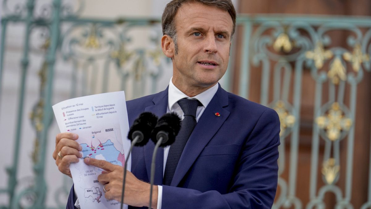 Macron, Ukrayna'ya Rusya içindeki hedefleri Batı silahlarıyla vurması için yeşil ışık yaktı