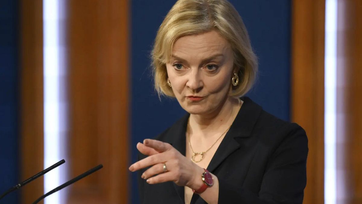 İngiltere'nin "en uzun süre görev yapan başbakanı" Liz Truss parlamentodaki koltuğunu kaybetti