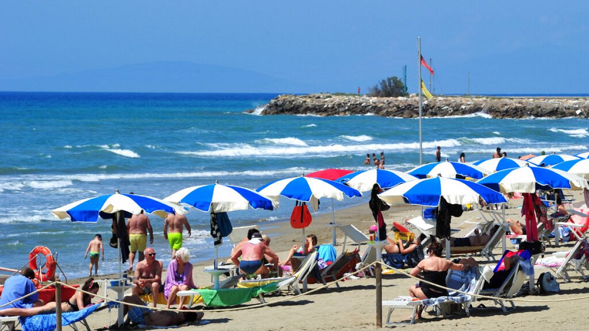 İtalya'daki plaj kulübü işletmecileri, AB rekabet kurallarının işlerini tehdit etmesinden korkuyor
