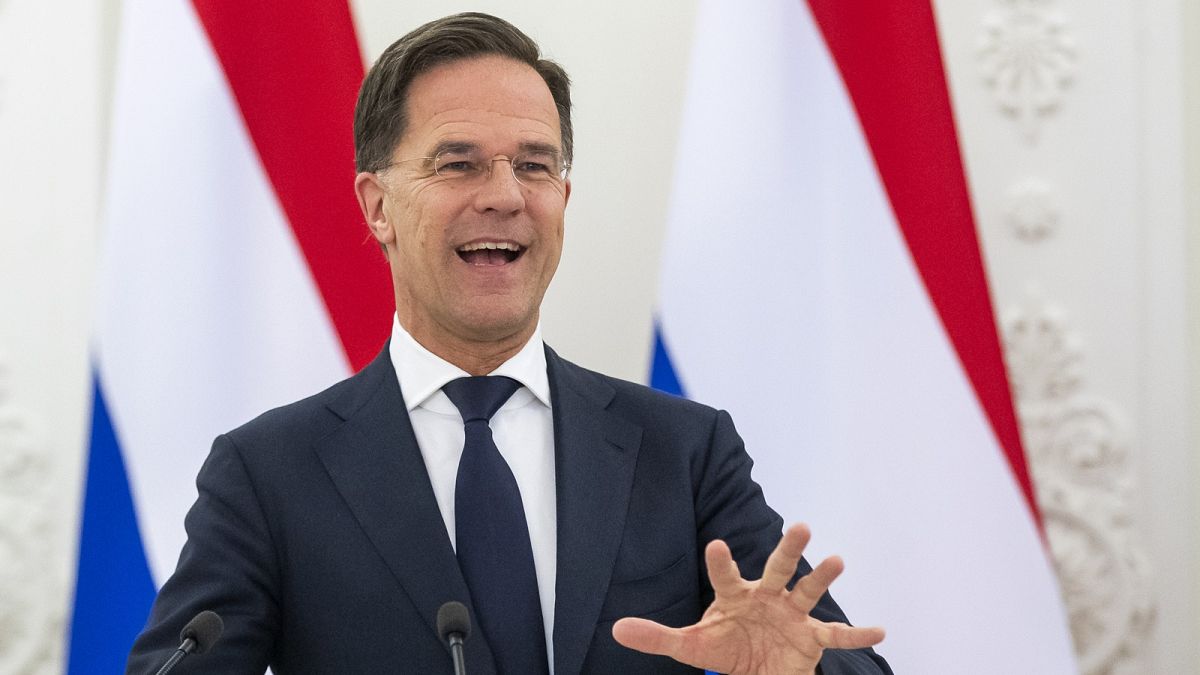 Romanya'nın desteğini alan Rutte, NATO'nun yeni lideri olmaya hazırlanıyor