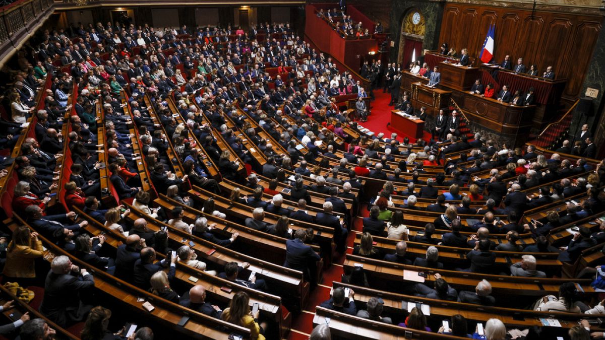 Fransa, kürtaj hakkını anayasal olarak güvence altına alan ilk ülke oldu