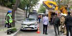 Şişli'de yol çöktü, araçlar yola düştü