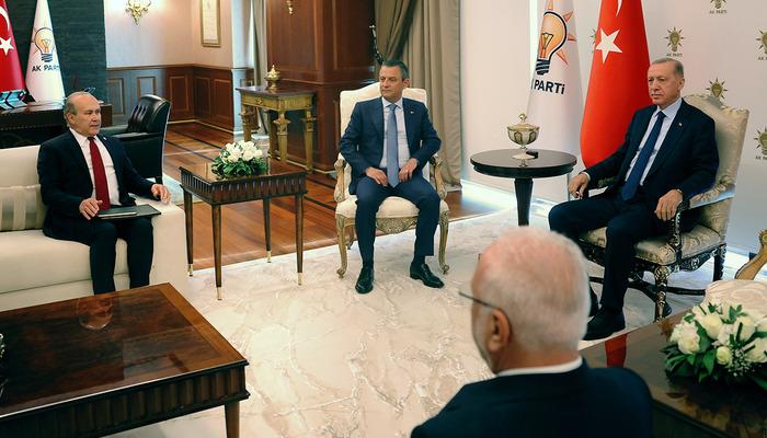CHP'lilerin not aldığını gören Elitaş da satır satır yazdı!  Erdoğan-Özel görüşmesinden ilginç detay: "Alışkın olmadığımız bir şeydi"