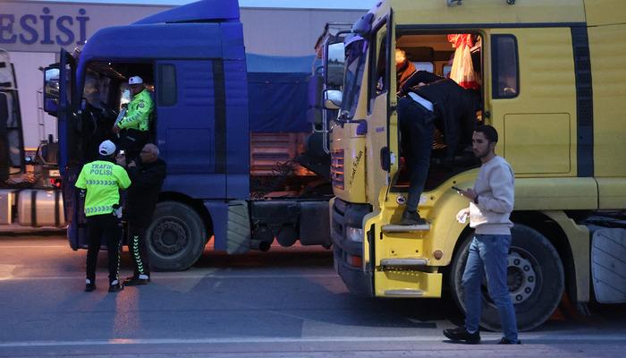 Tehlikeli takip! Polisten 30 kilometre kaçtılar