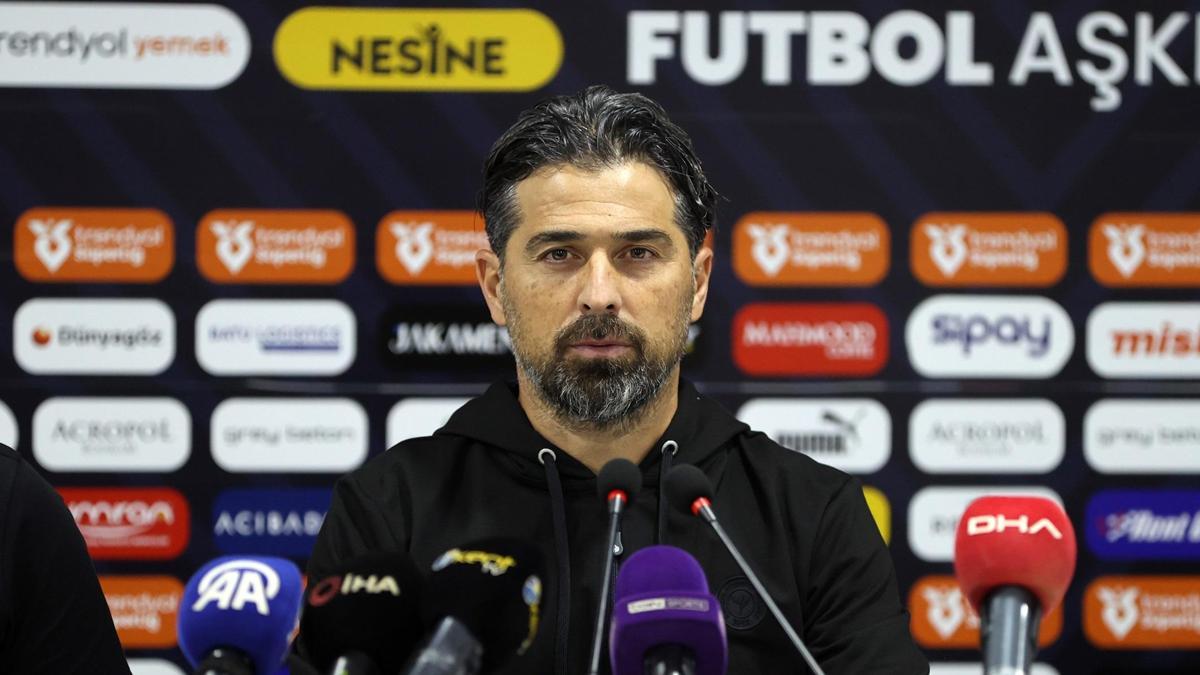 C. Rizespor Teknik Direktörü İlhan Palut, Bodrum FK deplasmanında kritik anı anlattı