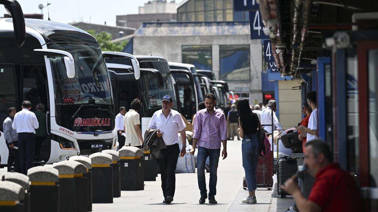 İstanbul'da otobüs biletleri tükendi, yeni seferler eklendi