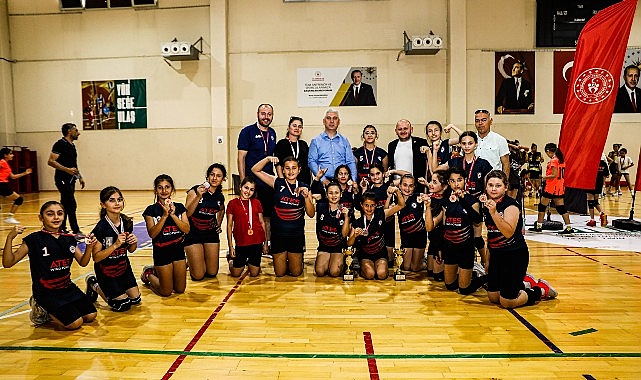 İzmir'de ilk kez Aliağa ev sahipliğinde düzenlenen Kuzey Ege Spor Oyunları'na Bergama damgasını vurdu - SPORT