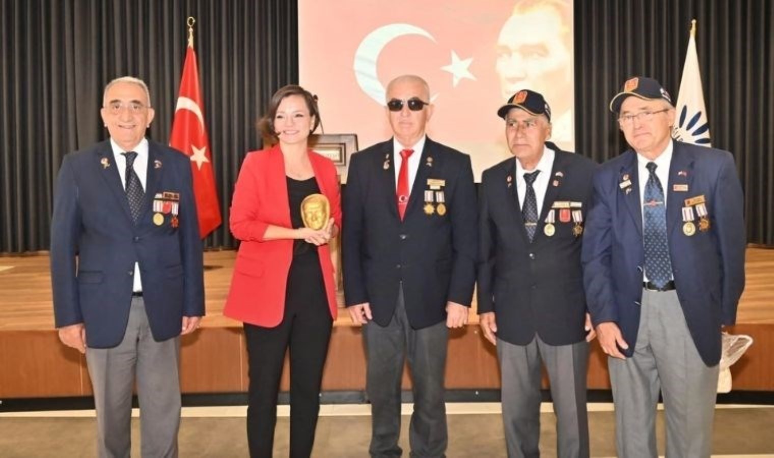 Başkan Kınay şehit aileleriyle buluştu - Son Dakika Cumhuriyet'te Ege Haberleri