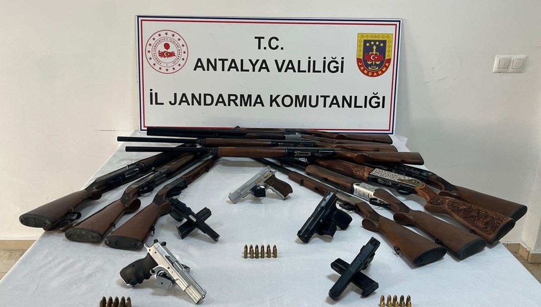 Antalya'da Lisans Olmadan Silahın İşleyişi: 8 Kişi Yakalandı - Son Dakika Antalya Haberleri