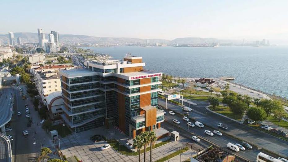İzmir Bayraklı Belediyesi'nde Operasyon: Eski Başkan da Dahil 40 Kişiye Gözaltı