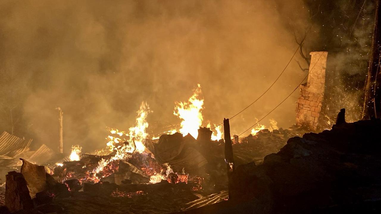 Sinop'ta yangın: 2 ev ve bir depo kül oldu