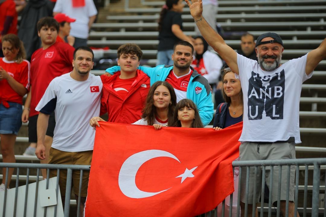 755370_a-mullli-futbol-takimi-giugno