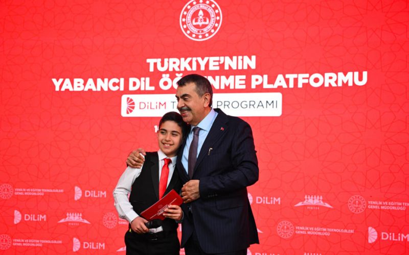 MEB'den Yenilikçi Yapay Zeka Destekli İngilizce Öğrenme Platformu: DİLİM Tanıtıldı