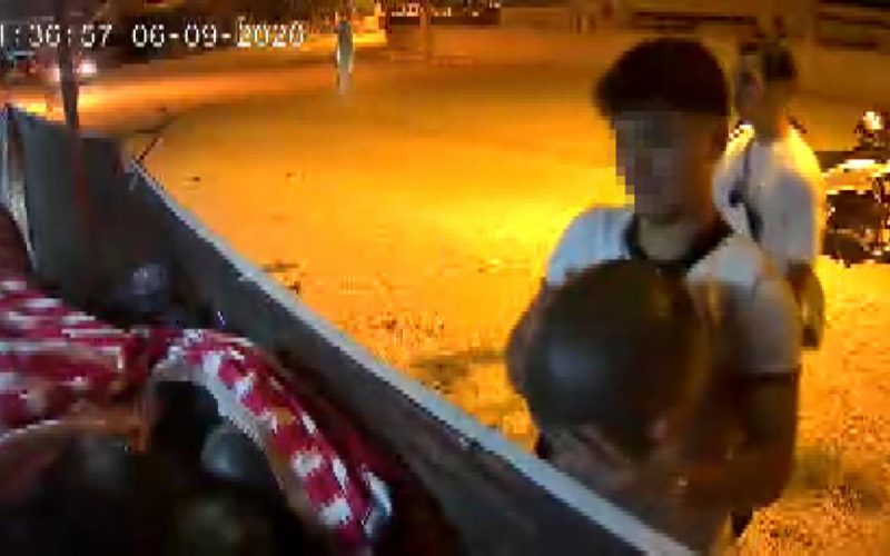 Satış yerinden karpuz alıp, helallik istediler